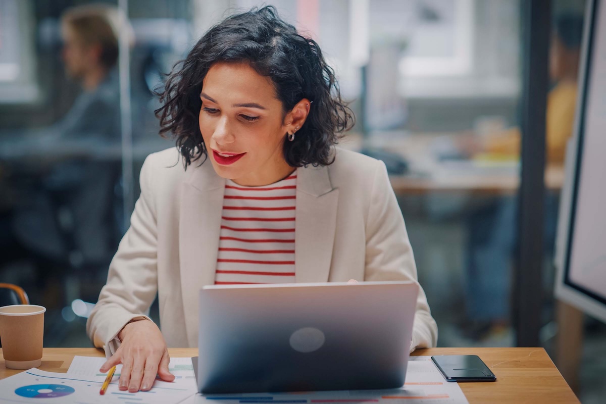 Bekijk de kennisbank met artikelen en informatie over re-integratie tweede spoor, wetgeving, begeleiding en trajecten binnen het onderwijs.